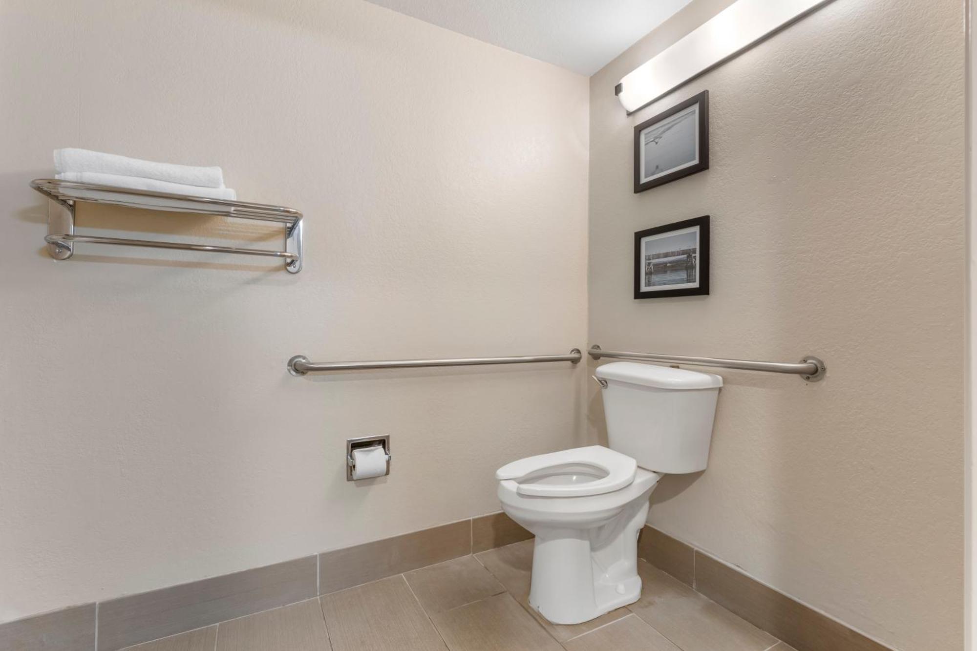 King Room - Accessible/Non-Smoking